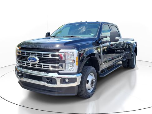 Used 2025 Ford F350 4x4 Crew Cab DRW Super Duty image 3