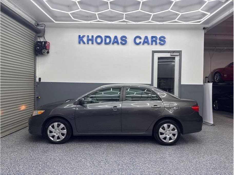 Used 2013 Toyota Corolla LE FWD image 1