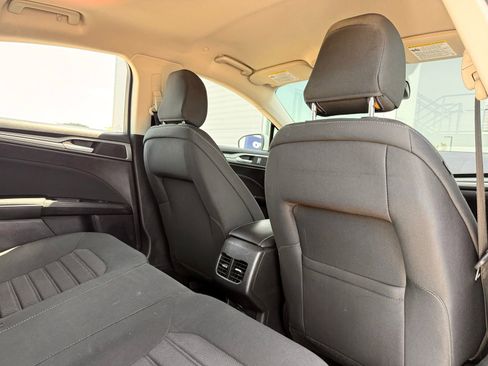 Used 2020 Ford Fusion SE FWD image 17
