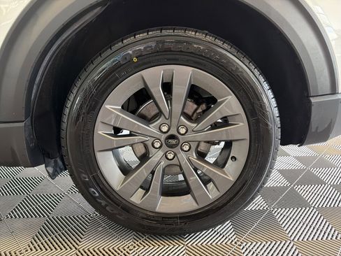 Used 2021 Ford Explorer XLT w/ Equipment Group 202A AWD/4WD image 9