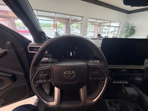 Used 2025 Toyota 4Runner TRD Off-Road Premium AWD/4WD image 23