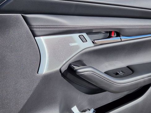 New 2026 MAZDA MAZDA3 Hatchback w/Premium Plus Pkg image 13