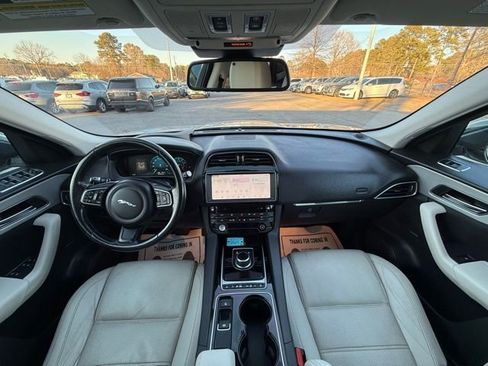 Used 2017 Jaguar F-PACE Prestige image 18