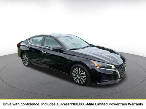 Used 2025 Nissan Altima 2.5 SV FWD image 1