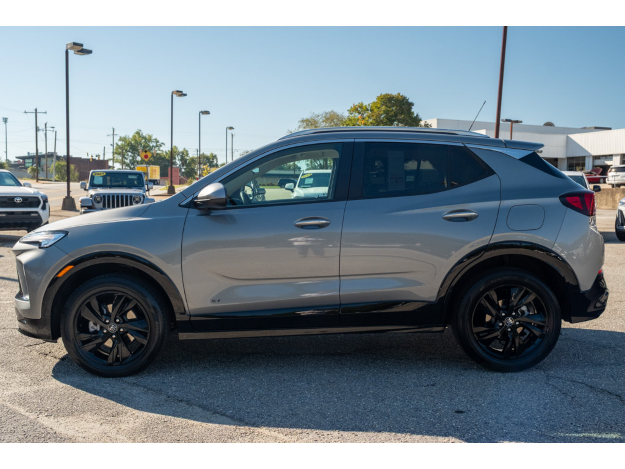 Used 2025 Buick Encore GX Sport Touring w/ Comfort Package AWD/4WD image 5