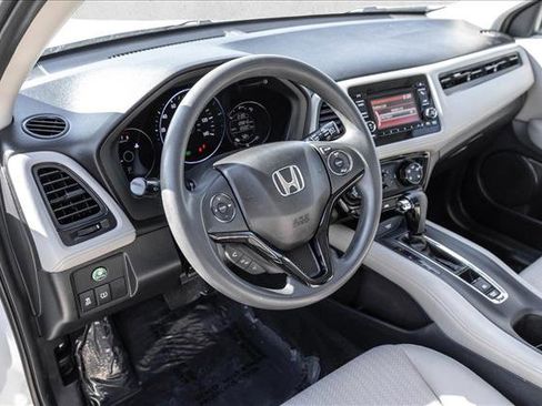 Used 2017 Honda HR-V LX image 10