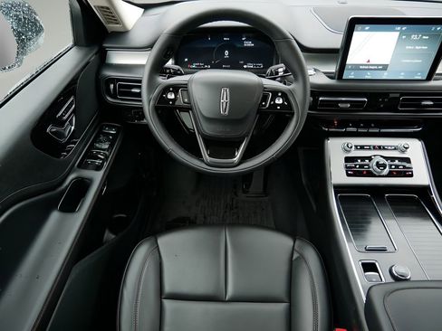 Used 2023 Lincoln Aviator AWD w/ Premium Package image 13
