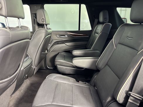 Used 2022 Cadillac Escalade Premium Luxury w/ Performance Package AWD/4WD image 25