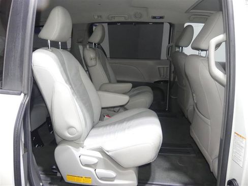 Used 2016 Toyota Sienna XLE w/ XLE Navigation Package FWD image 26