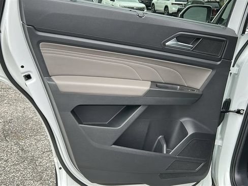 Used 2023 Volkswagen Atlas SEL AWD/4WD image 19