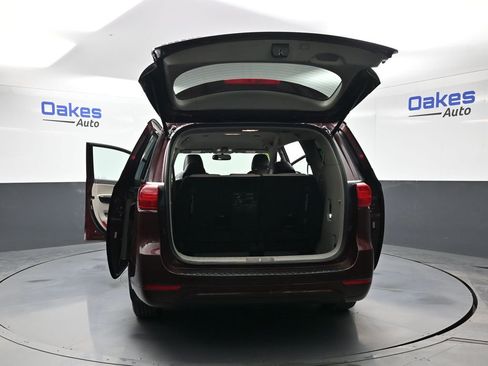 Used 2017 Kia Sedona SX image 55