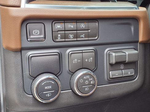New 2026 Chevrolet Suburban High Country RWD image 17
