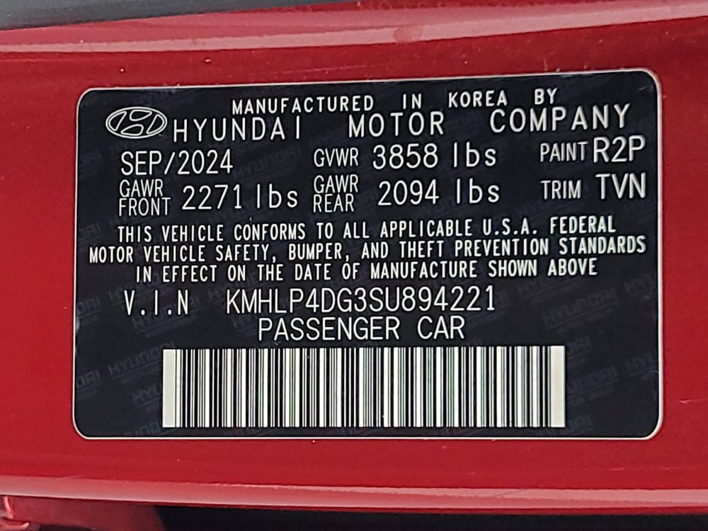 Used 2025 Hyundai Elantra Limited FWD image 33