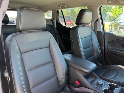 Used 2022 GMC Terrain SLT w/ Infotainment Package II AWD/4WD image 5