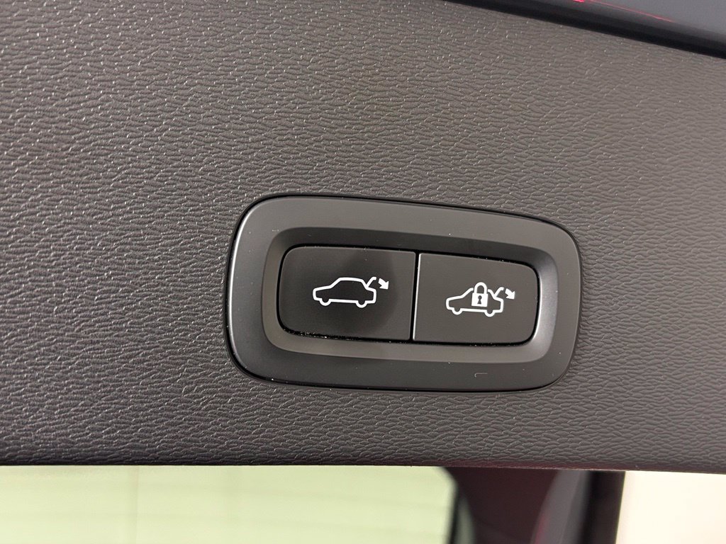 Used 2023 Volvo C40 P8 Recharge Ultimate w/ Protection Package Premier AWD/4WD image 35