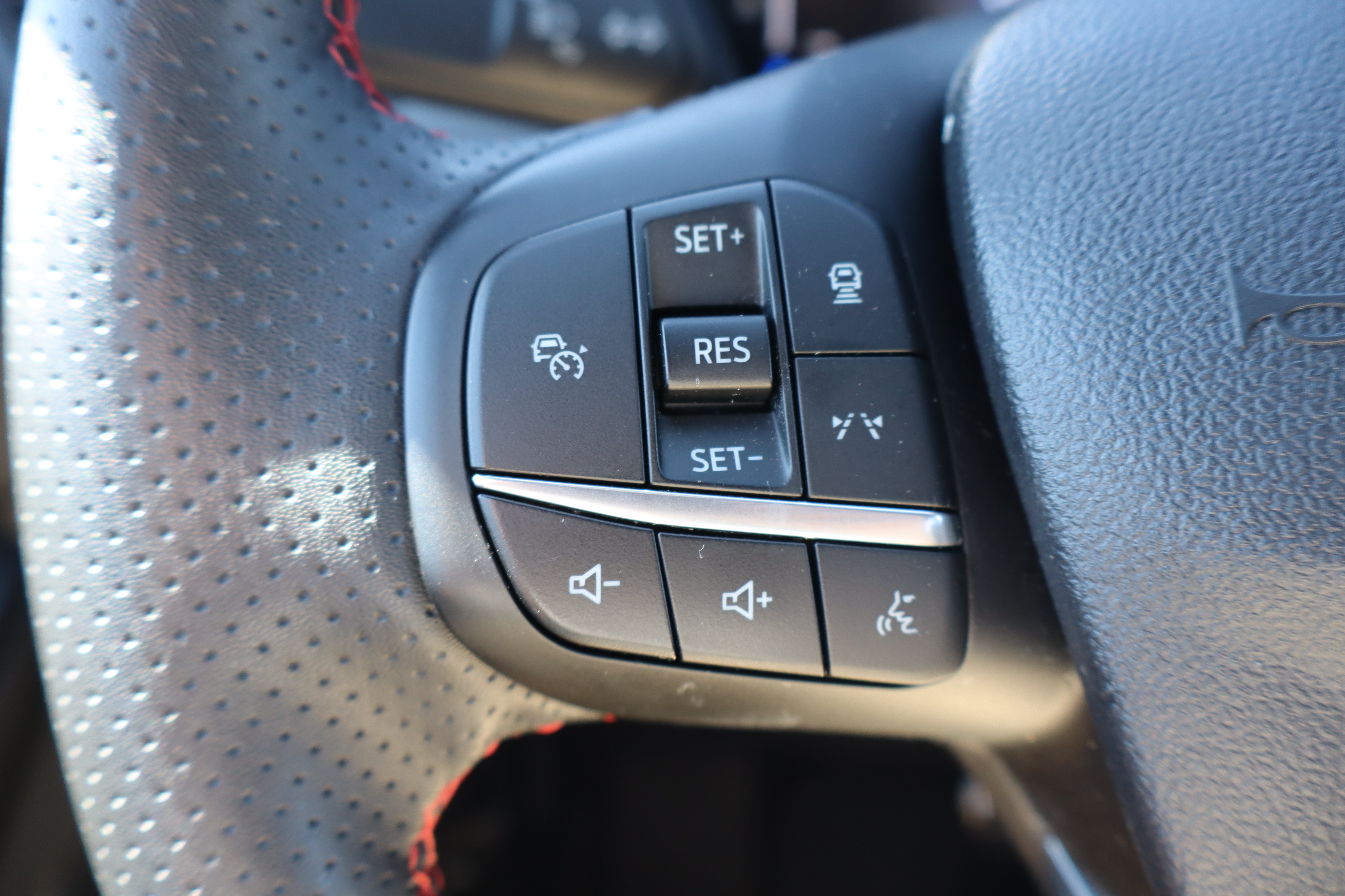 Used 2024 Ford Escape ST-Line w/ Tech Pack #1 AWD/4WD image 15