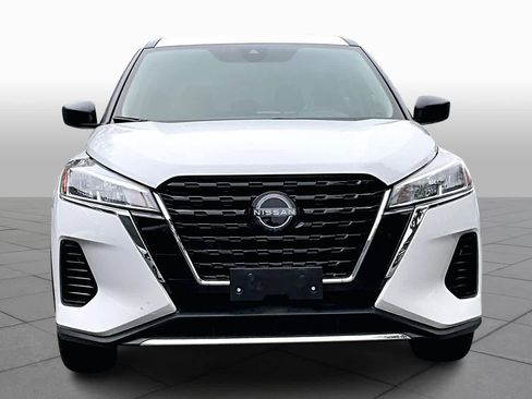 Used 2024 Nissan Kicks S image 3