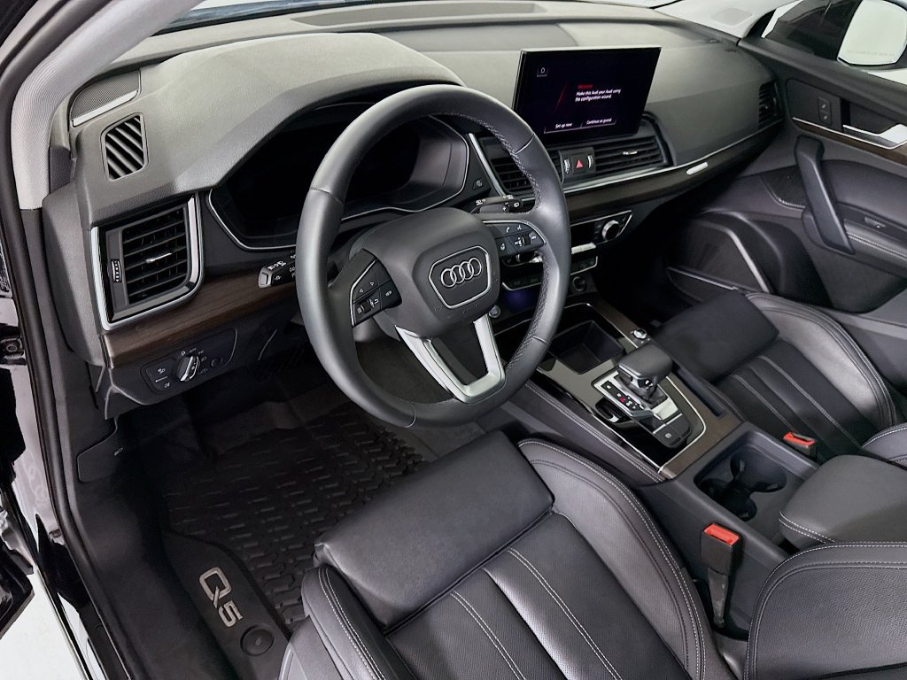 Certified 2025 Audi Q5 2.0T Premium Plus w/ Premium Plus Package AWD/4WD image 9