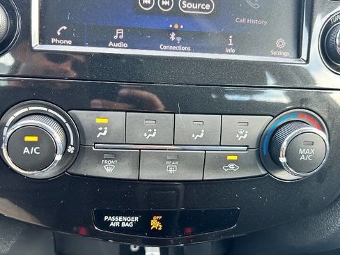 Used 2020 Nissan Rogue S image 22