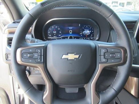 Used 2024 Chevrolet Suburban High Country w/ Advanced Technology Package image 24