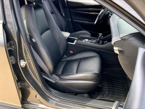 Used 2019 MAZDA MAZDA3 AWD Hatchback w/ Preferred Pkg image 9