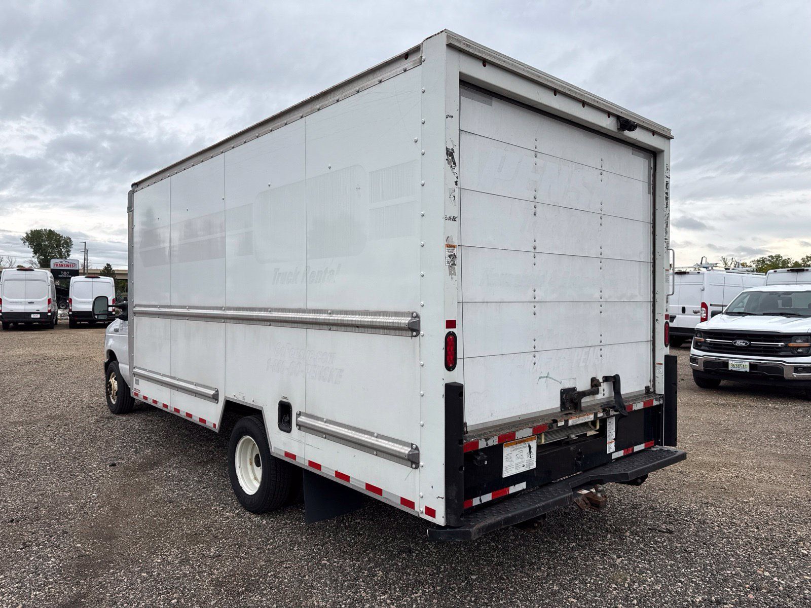Used 2022 Ford E-350 and Econoline 350 Super Duty RWD image 2