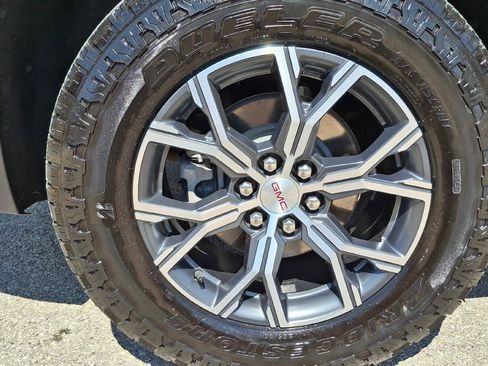 Used 2025 GMC Acadia AT4 w/ Luxury Package AWD/4WD image 24