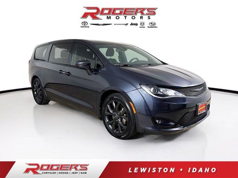 Certified 2020 Chrysler Pacifica Touring w/ S Appearance Package image 1