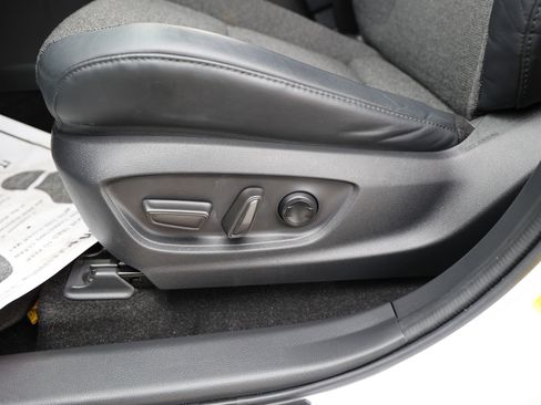 Used 2023 Toyota Crown Limited image 29