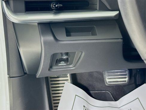 Used 2023 Chevrolet Corvette Stingray w/ Z51 Performance Package image 11