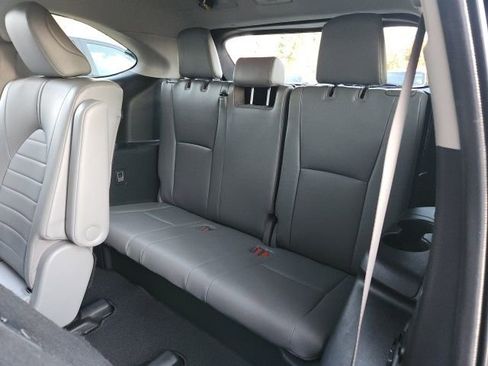 Certified 2021 Toyota Highlander XLE image 23