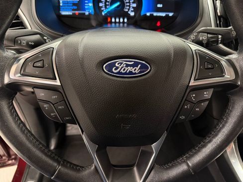 Used 2022 Ford Edge Titanium AWD/4WD image 9