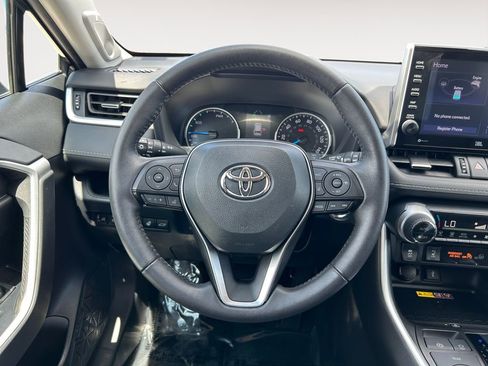 Used 2022 Toyota RAV4 XLE Premium image 15