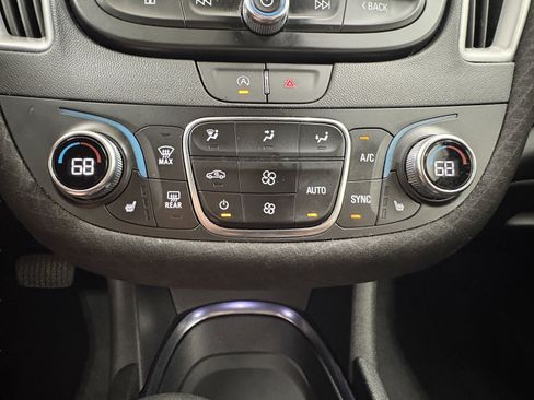 Used 2025 Chevrolet Malibu LT FWD image 16