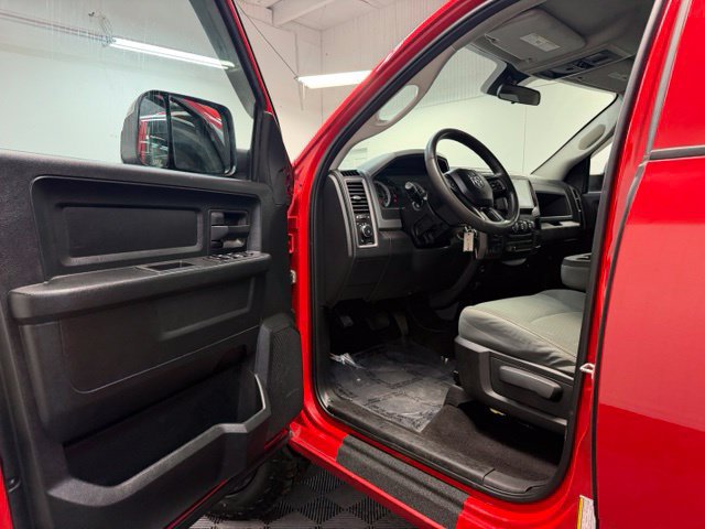 Used 2018 RAM 1500 Express w/ Express Value Package AWD/4WD image 9
