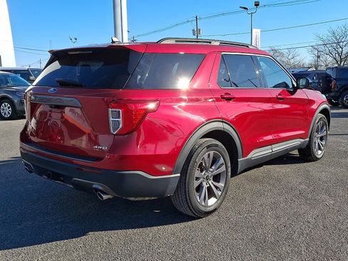 Certified 2022 Ford Explorer XLT w/ Equipment Group 202A image 6