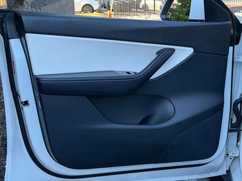 Used 2021 Tesla Model Y Long Range image 28