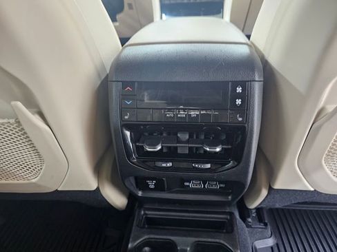 Used 2023 Jeep Grand Cherokee L Limited w/ Trailer Tow Group (B) AWD/4WD image 10