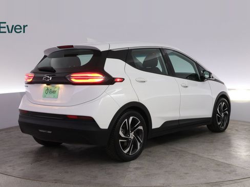 Used 2023 Chevrolet Bolt LT w/ Infotainment Package FWD image 3