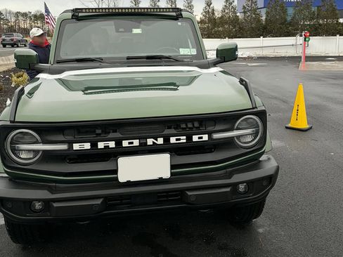 Used 2022 Ford Bronco Outer Banks AWD/4WD image 2