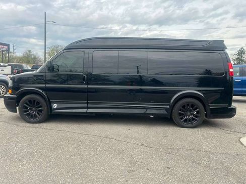 Used 2019 Chevrolet Express 2500 Extended w/ Enhanced Convenience Package RWD image 8