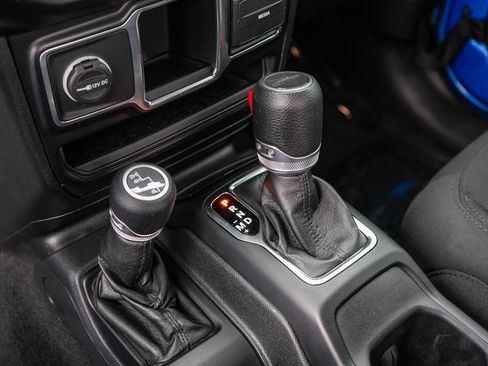 Used 2022 Jeep Gladiator Sport AWD/4WD image 21