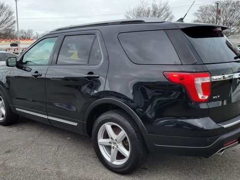 Used 2018 Ford Explorer XLT w/ Equipment Group 201A image 3
