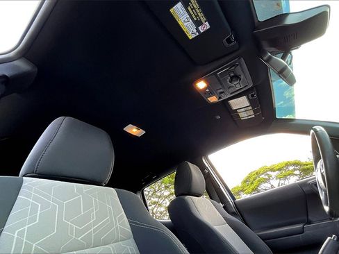 Used 2020 Toyota Tacoma SR5 image 17