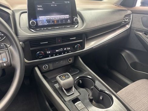 Used 2023 Nissan Rogue SV image 16