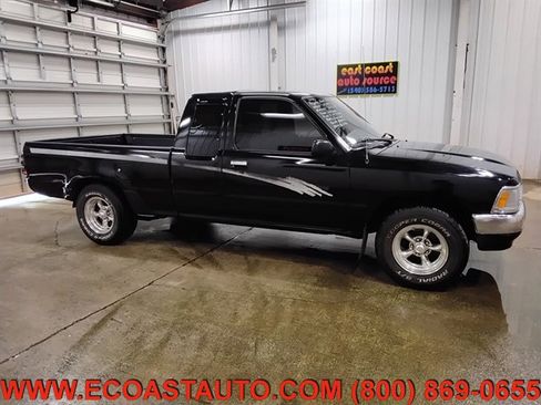 Used 1993 Toyota Pickup Deluxe image 2
