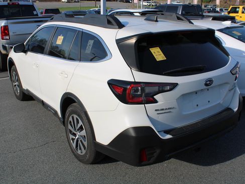 Used 2022 Subaru Outback Premium image 5