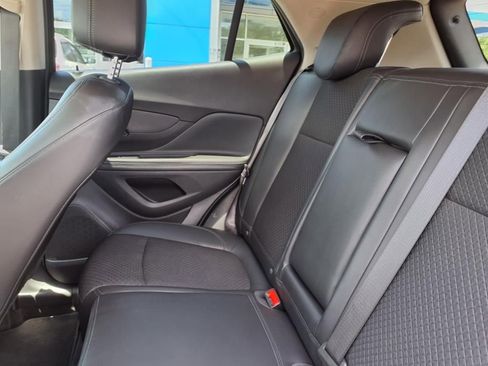 Used 2022 Buick Encore Preferred w/ Safety Package image 31