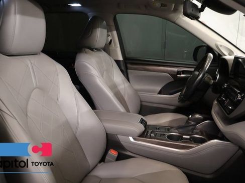 Used 2021 Toyota Highlander Platinum AWD/4WD image 28