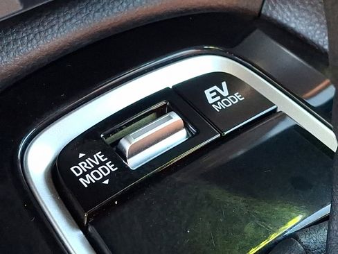 Used 2024 Toyota Corolla Cross AWD Hybrid image 27